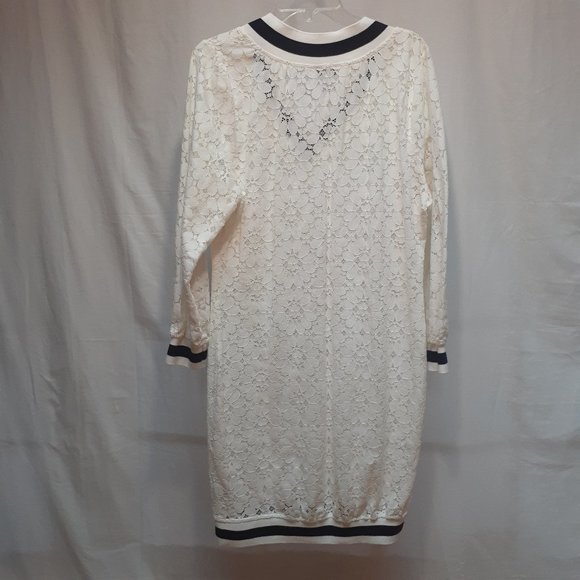 Lace top for the larger girls. - Picture 2 of 9